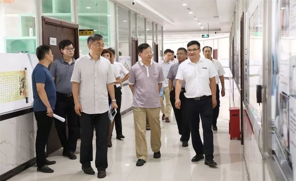 海港區(qū)政府領(lǐng)導參觀乾港集團 海港區(qū)政府領(lǐng)導參觀乾港集團